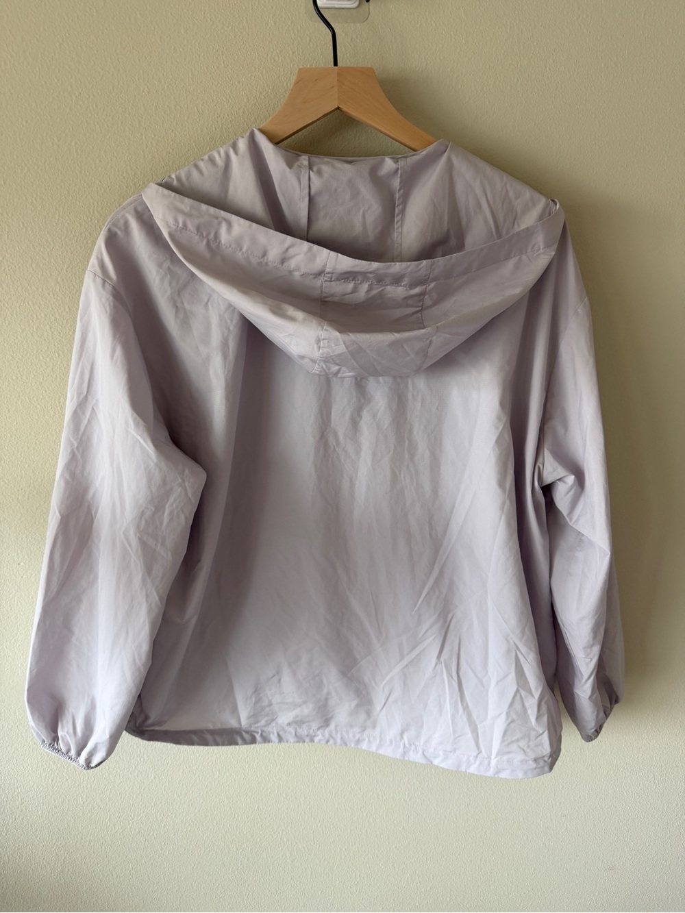 Uniqlo UV protection hoodie - Picture 6 of 6